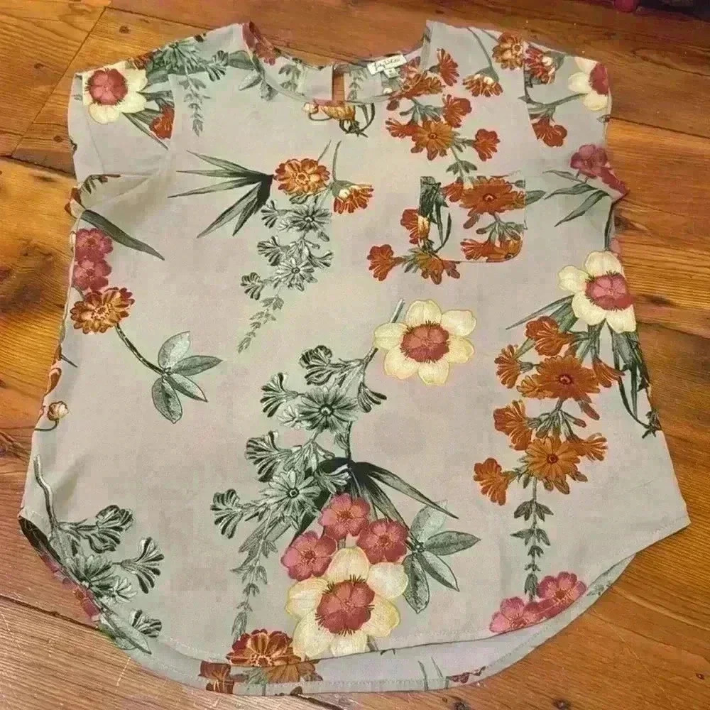 Lily White tan floral short sleeve blouse shirt business casual size medium